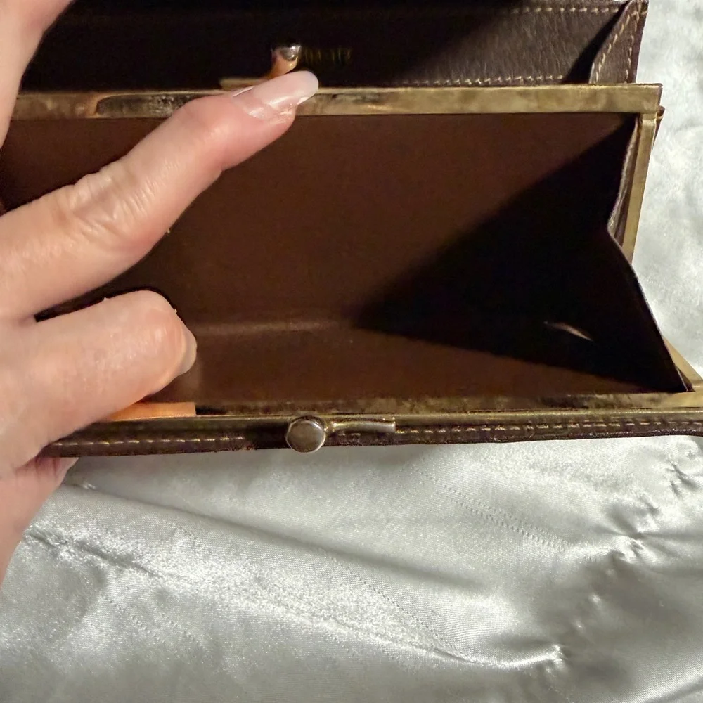 Gucci Beige Monogram Canvas Wallet with Brown Leather Accent - Picture 5 of 9